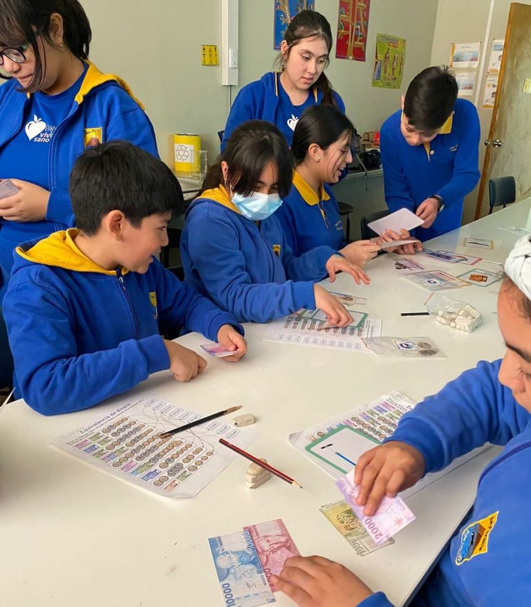 PAR Explora Magallanes desarrolló diversas actividades a los y las estudiantes de la Escuela Puerto Harris