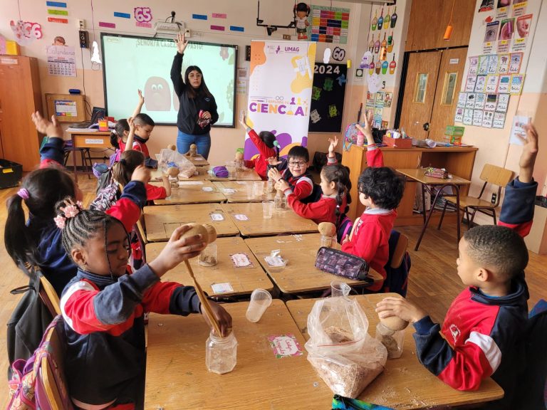 Estudiantes de la Escuela Bernardo O’Higgins disfrutaron de talleres dictado por el instrumento “Explora tu Ciencia” del PAR Explora Magallanes