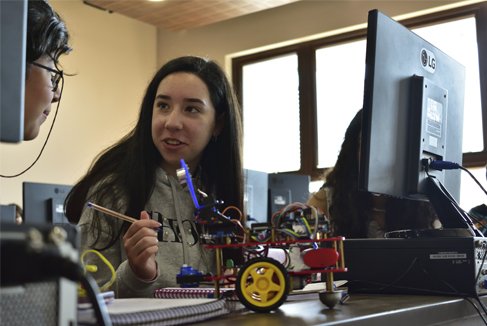 Se inician talleres de robótica para niños y niñas