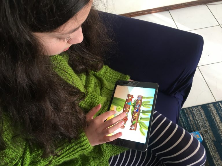 Académicos reflexionaron sobre el impacto de los videojuegos en la educación.