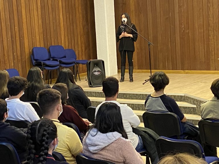 Académicas motivaron a escolares para realizar investigaciones científicas