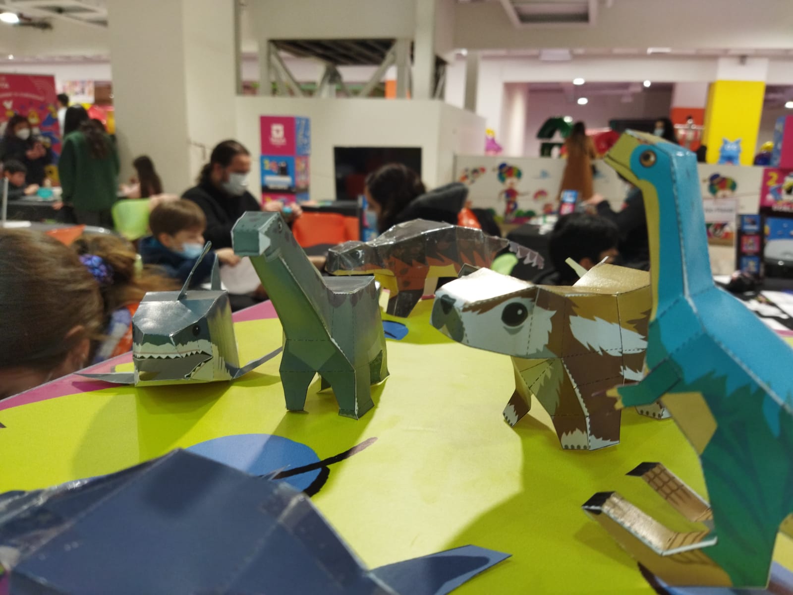 Animales prehistóricos chilenos llegan al Mall de Curicó