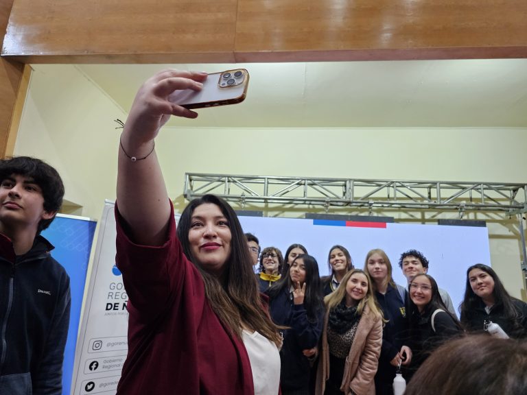 Inspiradora charla de Barbarita Lara ante estudiantes de Ñuble
