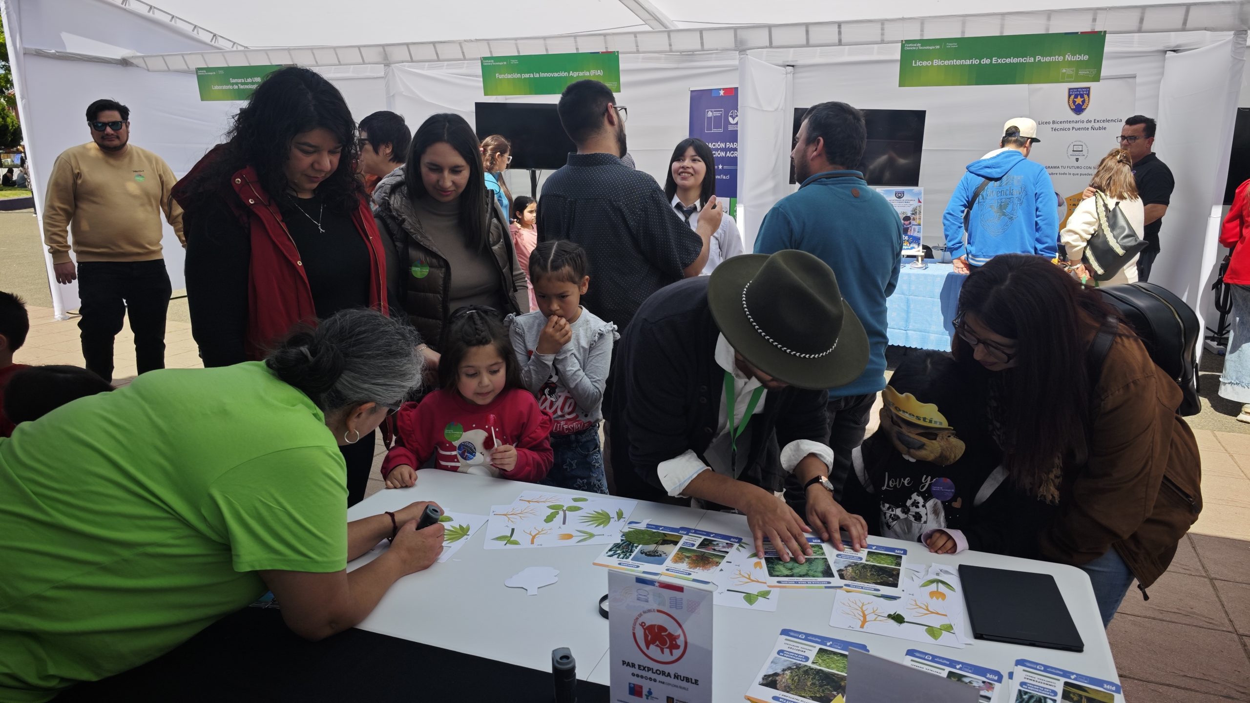 PAR Explora Ñuble compartió experiencias científicas con cientos de personas en San Carlos