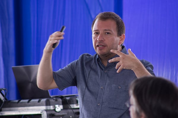 Gabriel León: “Hay que devolverle a la ciudadanía el derecho de asombrarse”