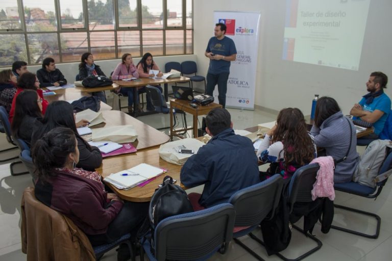 Docentes de Academias Explora 2017 se capacitan en Metodología Científica