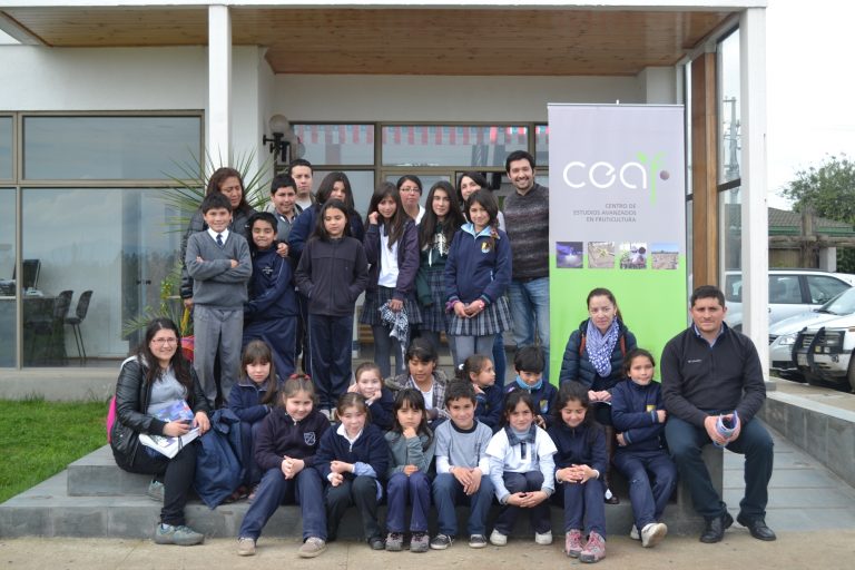 Estudiantes del Programa 4-7 del Sernam conocieron  investigaciones  del CEAF