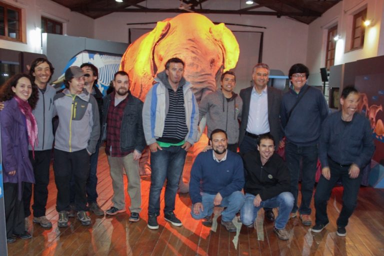 MNHN donó réplica de Gonfoterio a comuna de San Vicente TT