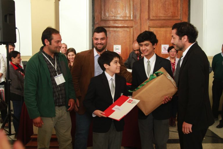 Estudiantes de San Vicente TT arrasan con premios en Feria MNHN