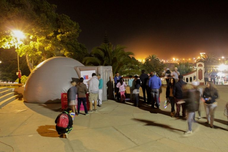 Veraneantes pudieron conocer más de astronomía con Planetario Móvil