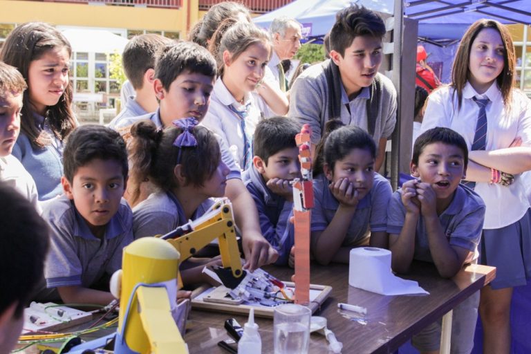 Realizan 3° versión de Feria Científica en Colegio El Naranjal