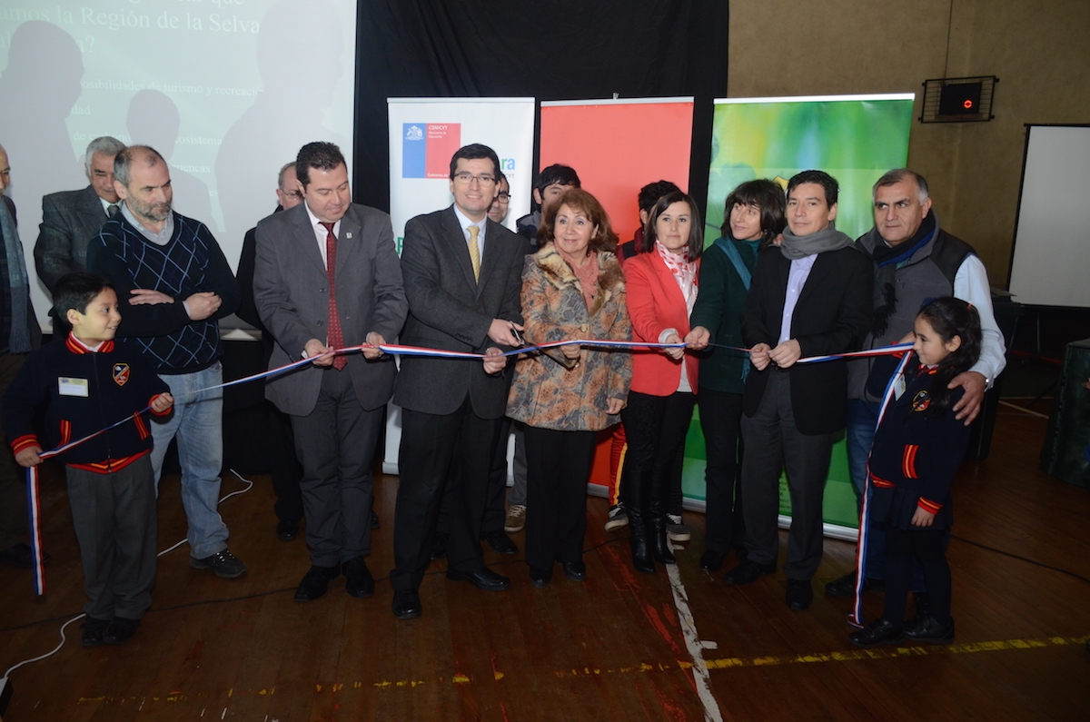 Más de 20 expositores se hacen presente en la 3ª Feria Escolar de Ciencia y Tecnología Provincia de Valdivia