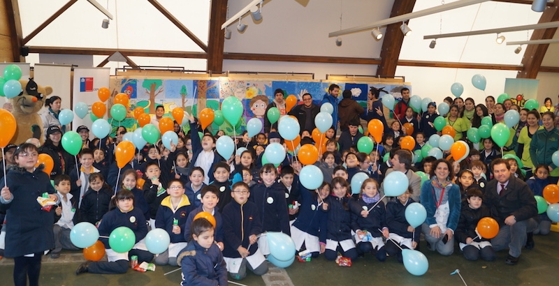 Niños de Valdivia Celebraron su Día pintando Mural de la Biodiversidad Regional
