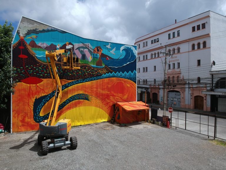 Cyclo y Explora Los Ríos conmemoran el Terremoto de 1960 a través de un gran mural científico en Valdivia