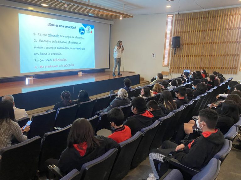 SEMINARIO TALLERES DE “HERRAMIENTAS SOCIOEMOCIONALES” EN LLIFÉN Y VALDIVIA INAUGURAN EL AÑO EXPLORA 2022