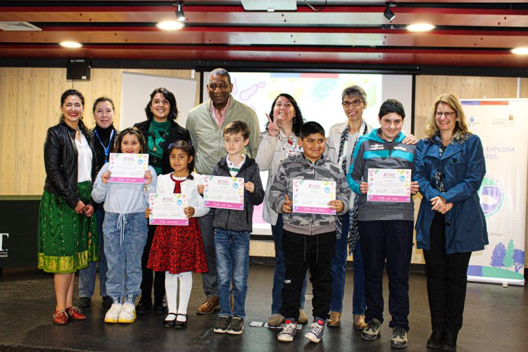 Concurso de Dibujo de Microorganismos finalizó su convocatoria recibiendo más de 100 dibujos y premiando a seis estudiantes de la Región de Los Ríos