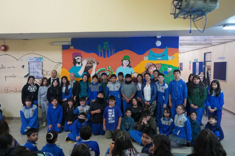 Escuela Rural de Choroico presentó el Mural Participativo “Colores de Choroico” en el marco del su 92 aniversario.