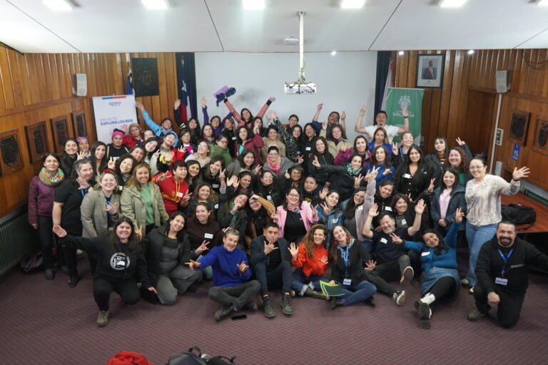Educadoras, técnicos y otros profesionales que trabajan en educación parvularia participaron en el primer taller del Programa de Indagación para Primeras Edades (PIPE), que promueve el aprendizaje científico a través de la indagación desde los primeros años.