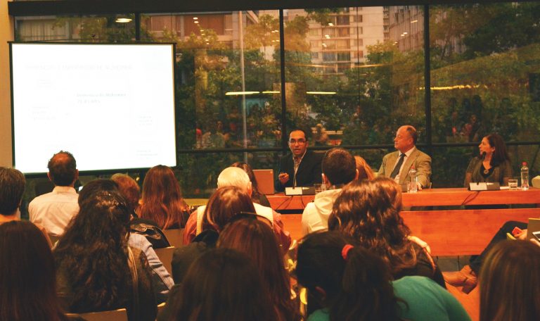 Conversatorio sobre neurología y lenguaje en el GAM