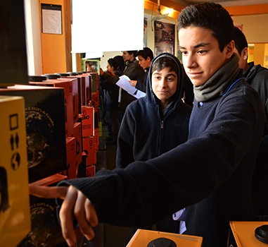 Tabla Periódica Volumétrica se presentó en la  Biblioteca Municipal de Santiago