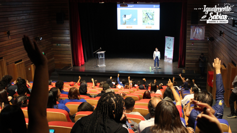 Estudiantes de Tiltil y Santa Matilde participaron en la Charla Inaugural y Exposición “Igualmente Sabias” en el Centro Cultural de Tiltil