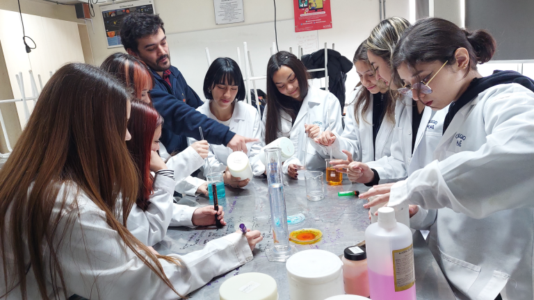 Estudiantes de colegio de Pudahuel lideran la participación de los clubes científicos escolares