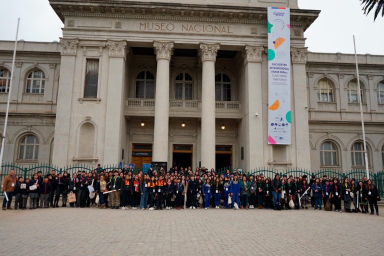 Encuentro Interregional Explora: Más de 400 estudiantes de todo Chile se conectaron para compartir ciencia y expandir horizontes