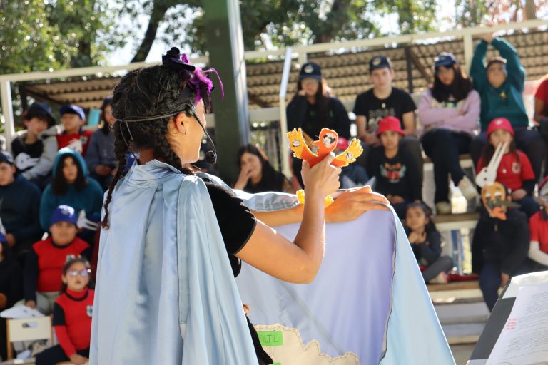 Más de 300 estudiantes de Tiltil y Curacaví iniciaron su travesía en busca del agua y estilo de vida saludable