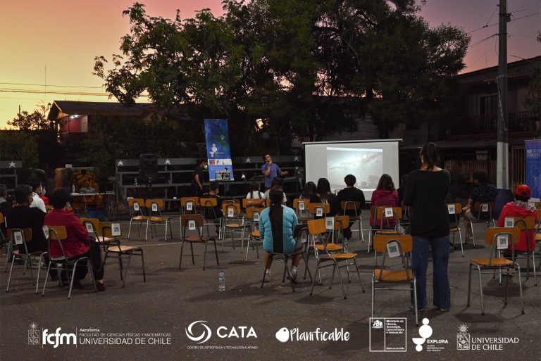 Explora RM Sur Oriente celebró el Día de la Astronomía junto a vecinos de La Florida