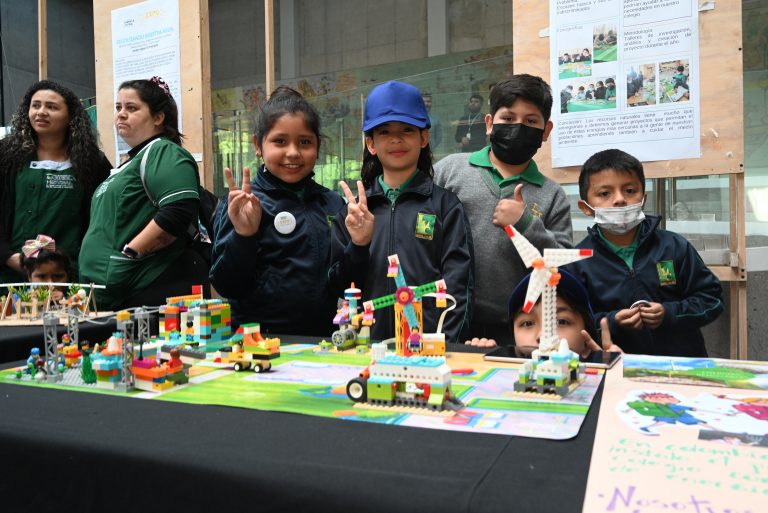 Primera Expo Innova Gabriela Mistral y una nueva plataforma para la investigación escolar pública