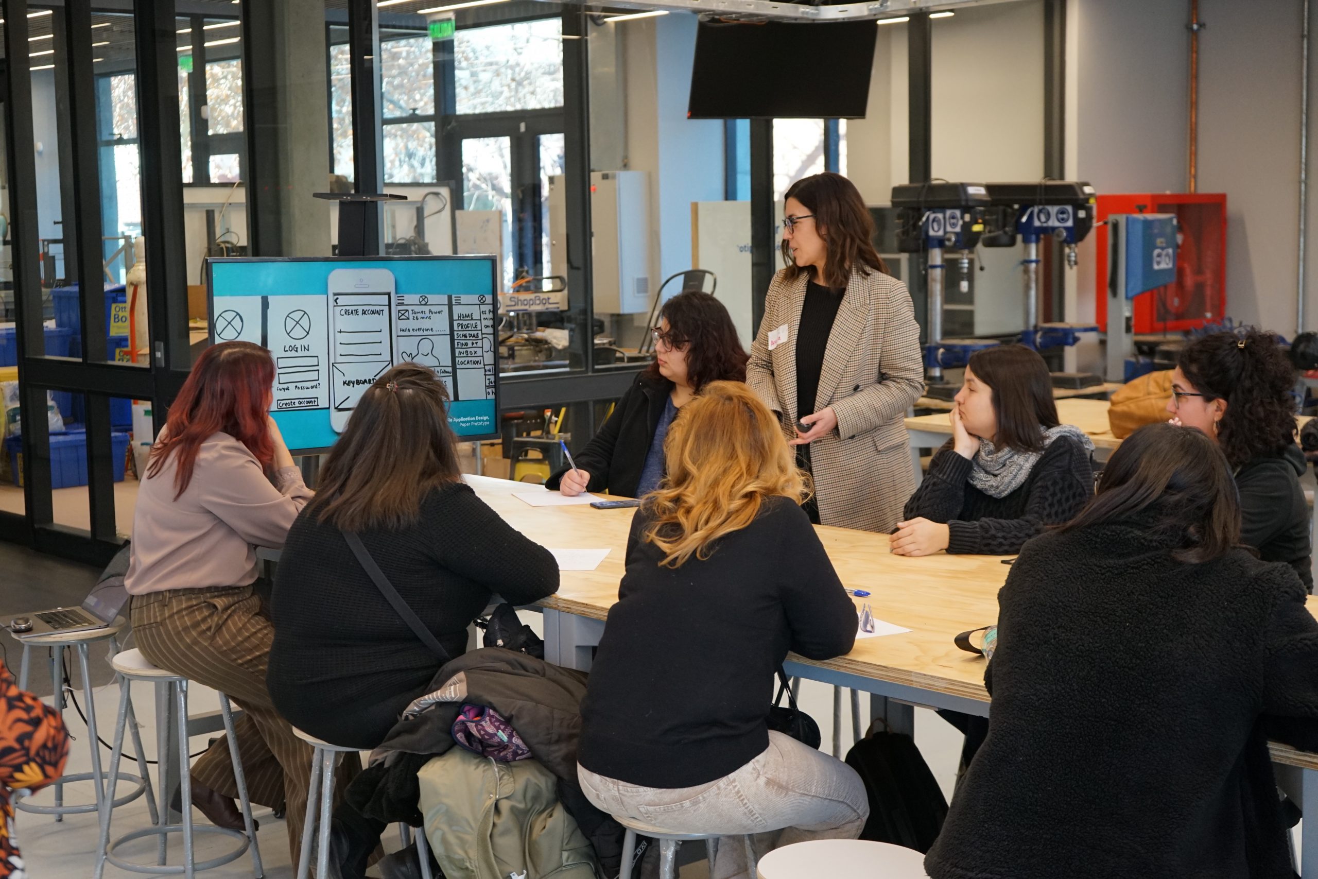 Docentes se reúnen para encuentro sobre Metodología de la Innovación