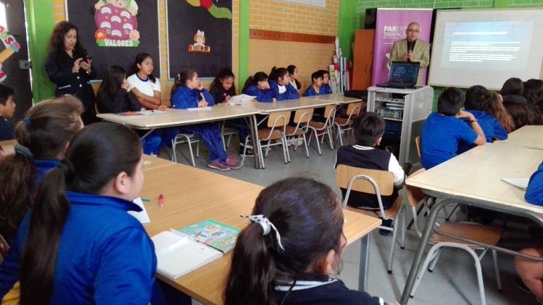 Explora inicia convocatoria para que científicos y profesionales puedan dar charlas en las escuelas