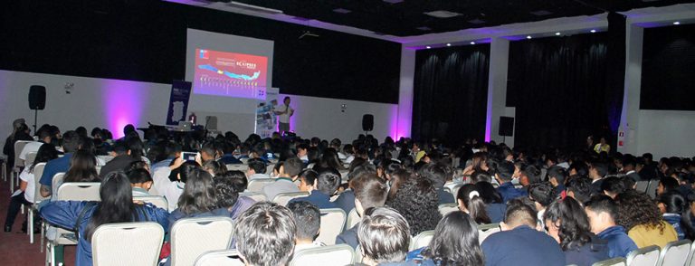 Día de la Astronomía en Tarapacá reúne a 350 personas en charla magistral
