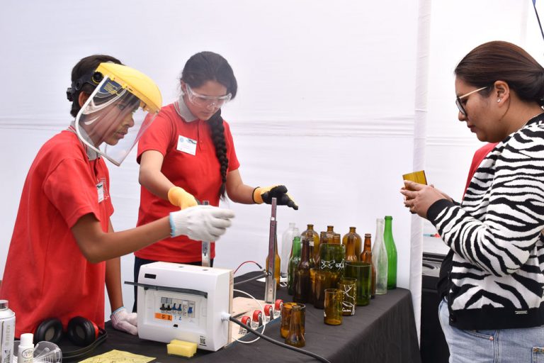 Gran Feria de Proyectos del XVIII Congreso Regional Explora reunió a establecimientos educacionales en torno a la investigación y la innovación