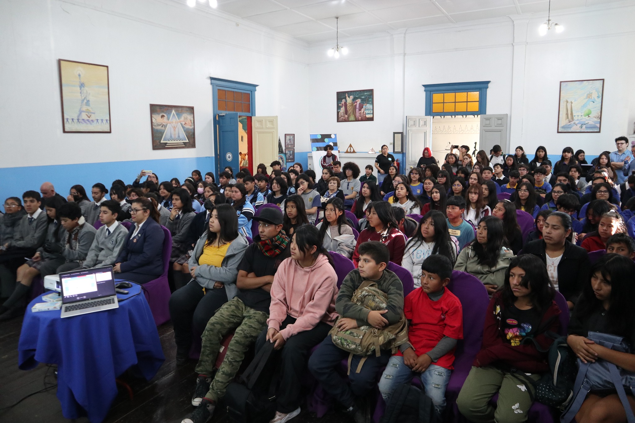 MÁS DE 200 ESTUDIANTES DE LA REGIÓN CONOCEN HERRAMIENTAS TECNOLÓGICAS PARA DESARROLLAR PROYECTOS DE INVESTIGACIÓN ESCOLAR