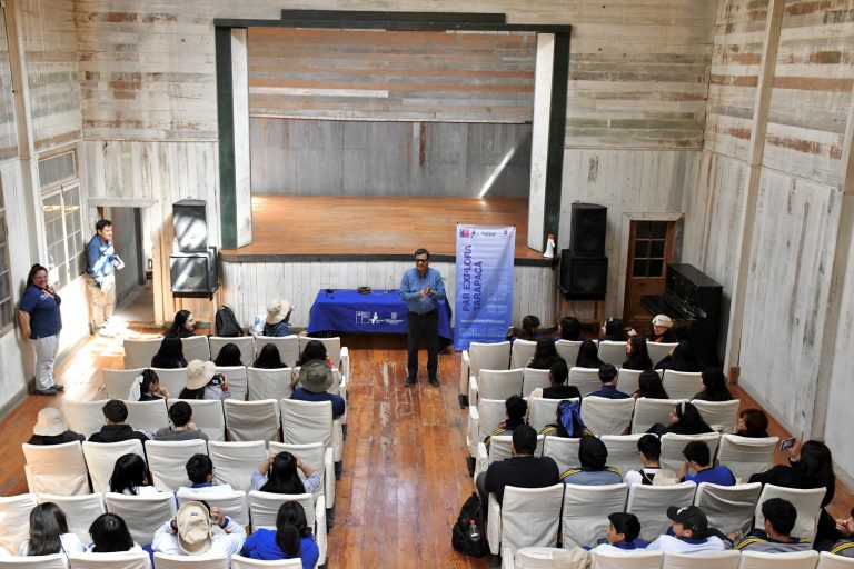 PREMIO NACIONAL DE HISTORIA CONVERSÓ CON ESTUDIANTES SOBRE LA ÉPOCA DORADA DEL SALITRE