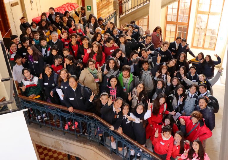 Más de 90 estudiantes de Valparaíso aprenden sobre publicaciones y metodologías