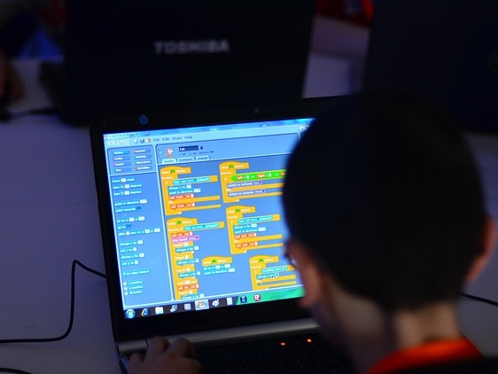 Aprende a crear tus propios videojuegos con la pasantía Scratch