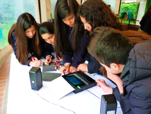 ¡Celebra el "Día de la Ciencia en Mi Colegio"!