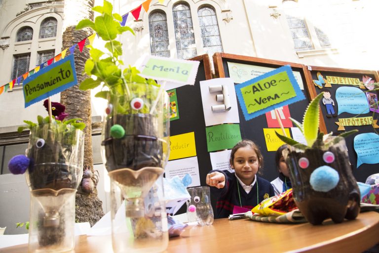 Niños de Chile y el extranjero se lucieron en 6a Feria "Haciendo ciencia voy creciendo"