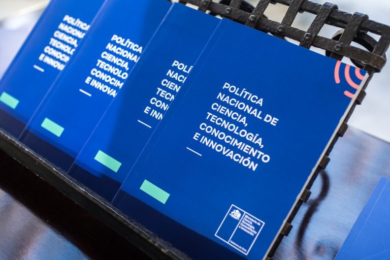 Estudiantes de Nogales y Limache se reúnen con Ministro Couve en cierre de la Política Nacional de Ciencia