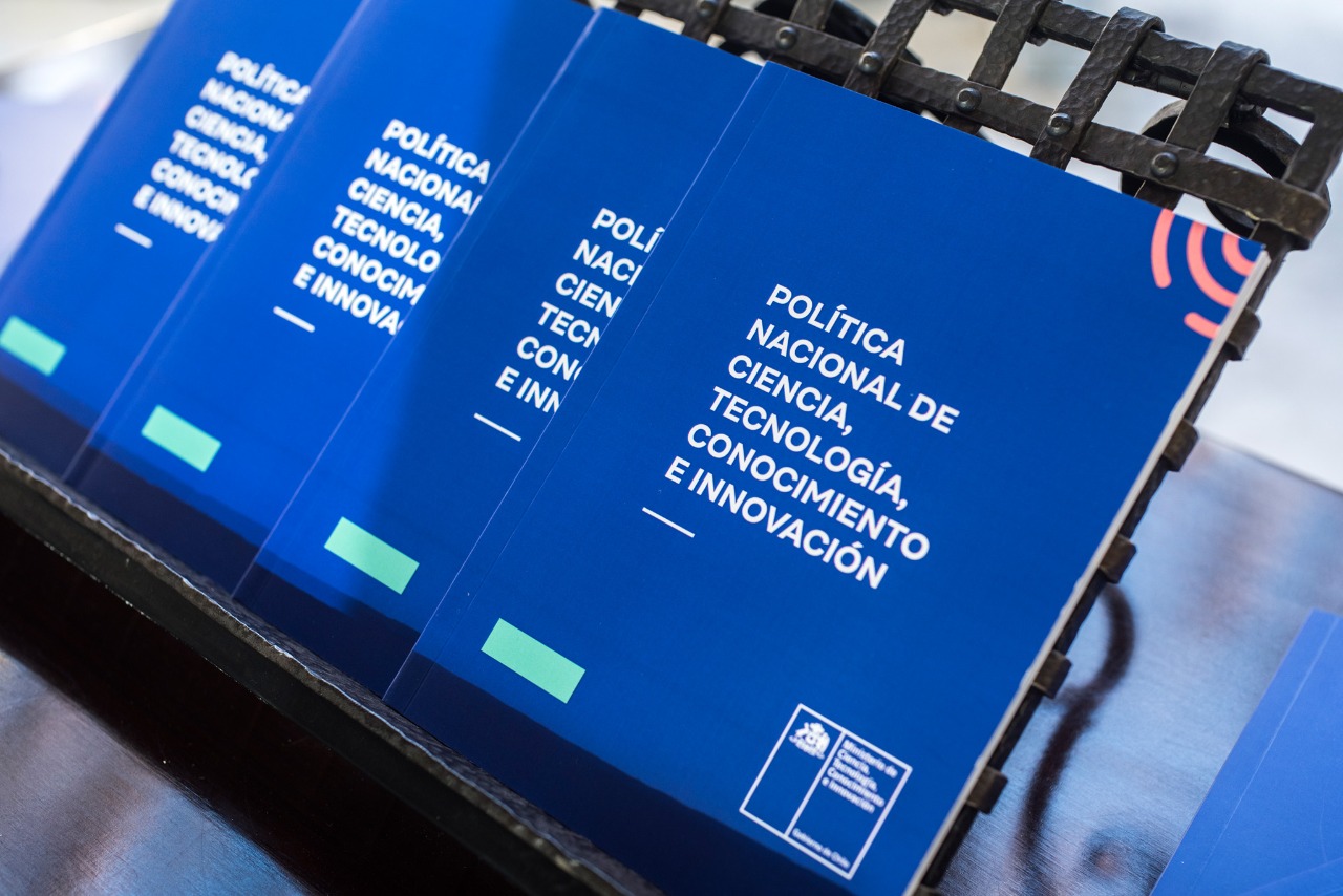 Estudiantes de Nogales y Limache se reúnen con Ministro Couve en cierre de la Política Nacional de Ciencia