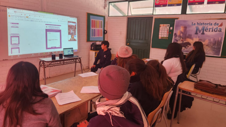Cerca de 1500 estudiantes de la región de Valparaíso reciben asesorías científicas en las Academias Explora