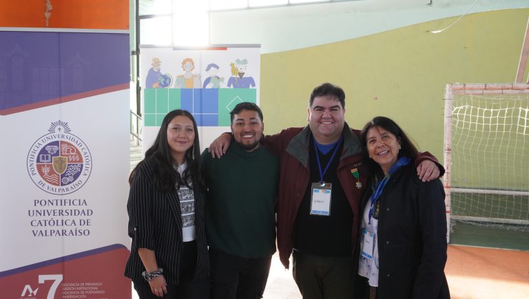 Pasión por las ciencias: generaciones unidas por las Academias Explora