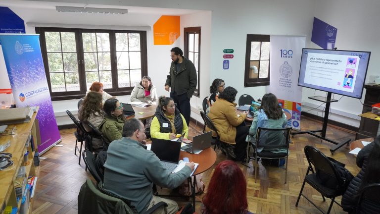 Docentes de Academias Explora fortalecen herramientas para un uso crítico de IA en educación científica